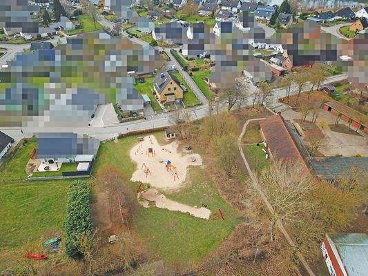 Lufbild vorne + Spielplatz