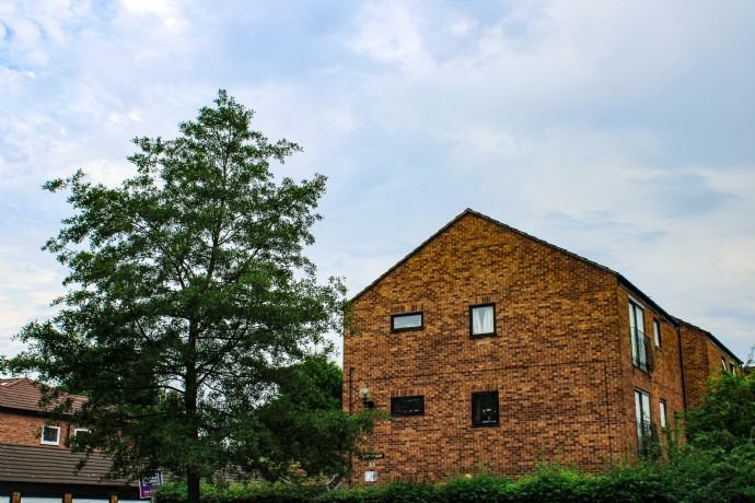 Einfamilienhaus mit Nebengebäude und integrierter Garage