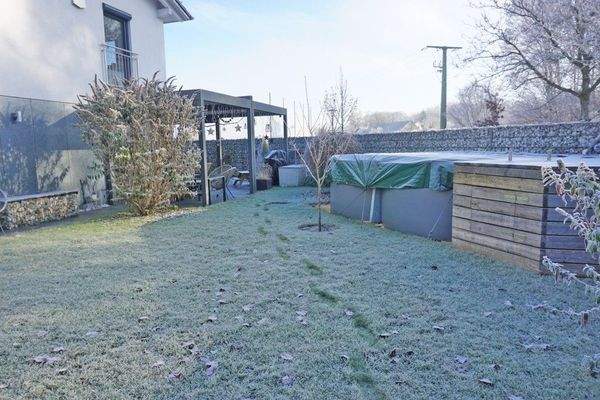 Garten auf der Südseite - Rechts Pool