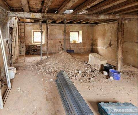 Innenansicht, Blick zu den rückwärtigen Fenstern