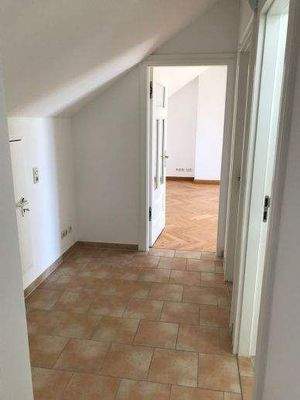 Der Flur mit Blick zum Wohnzimmer