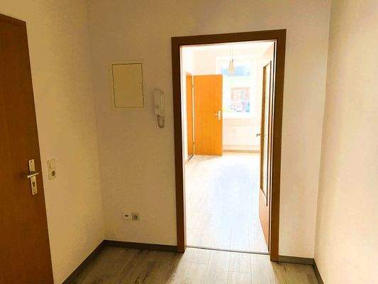 Flur mit ausreichend Platz für eine Garderobe