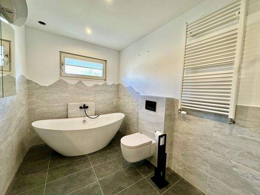 Modernes Badezimmer im EG