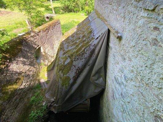 23 Abgedecktes Mühlrad der Getreidemühle.jpg