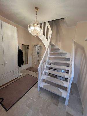 Eingangsbereich mit Treppe zum OG