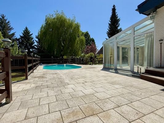 Terrasse mit Pool