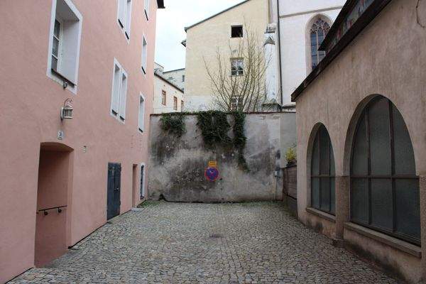 Hoffläche mit Freistellplatz