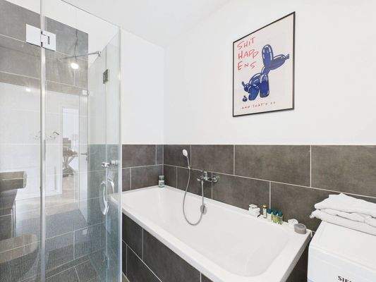 CAM04305G0-PR0029-STILL003