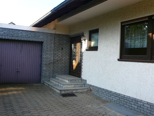 Garage und Eingang
