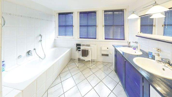 Badezimmer im Obergeschoss