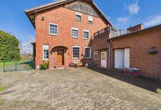 CAM04911G0-PR0059-STILL024