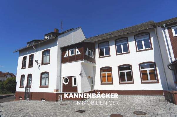 Haupthaus _ Nebengebäude 