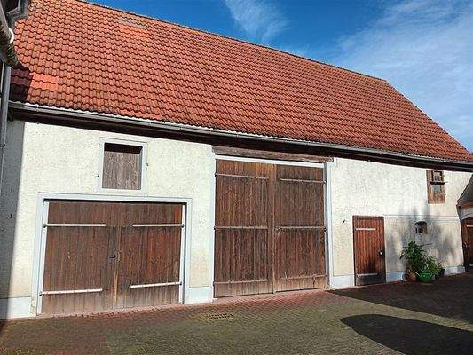 Gargae mit Scheune und Lager