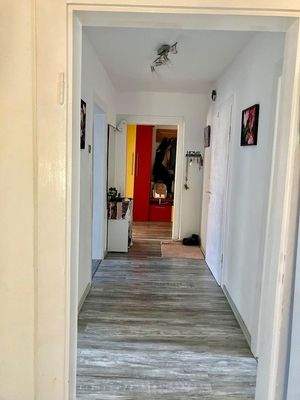 Flur Richtung Wohnzimmer 