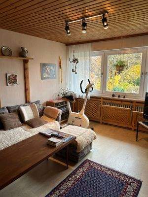 1 OG Wohnzimmer mit Blick in den Garten