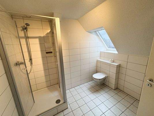 OG: Duschbad mit Fenster