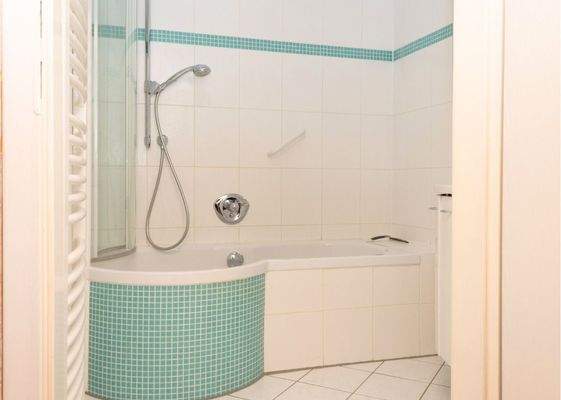 Badezimmer mit Wanne