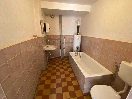 Bad Einliegerwohnung im Erdgeschoss.jpeg