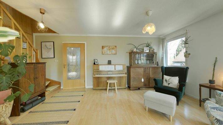 Das großzügige Wohnzimmer