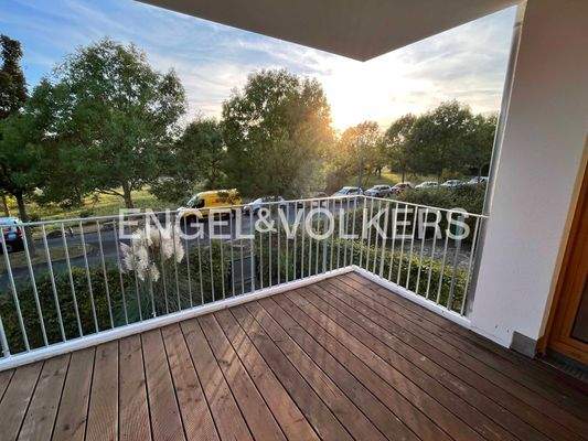 ...Zugang zum sonnigen Balkon