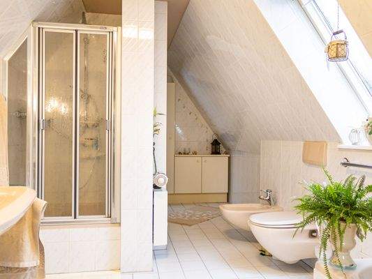 Vollbad im Dachgeschoss 