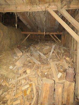 Holzlager in der Scheune 
