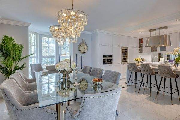 Esszimmer mit offener Küche