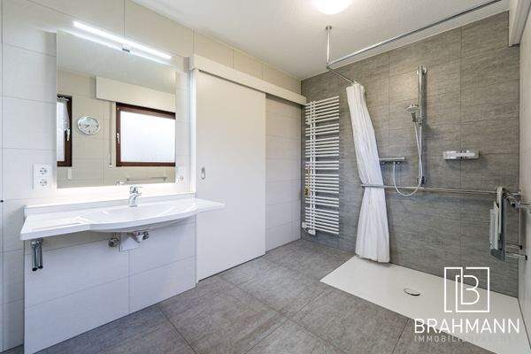Modernes Badezimmer
