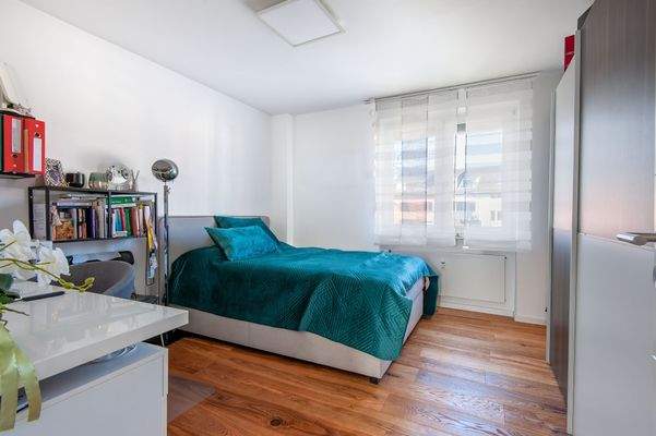  Helles Jugend- oder Kinderzimmer