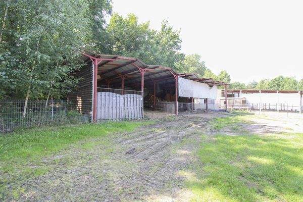 Schleppdach ( Lagerfläche, Parkfläche )