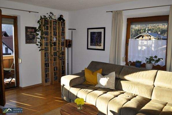 Moderne 3-Zimmer-Eigentumswohnung - Wohnzimmerblick mit Lichteinfall