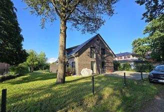 Außenansicht mit Garten