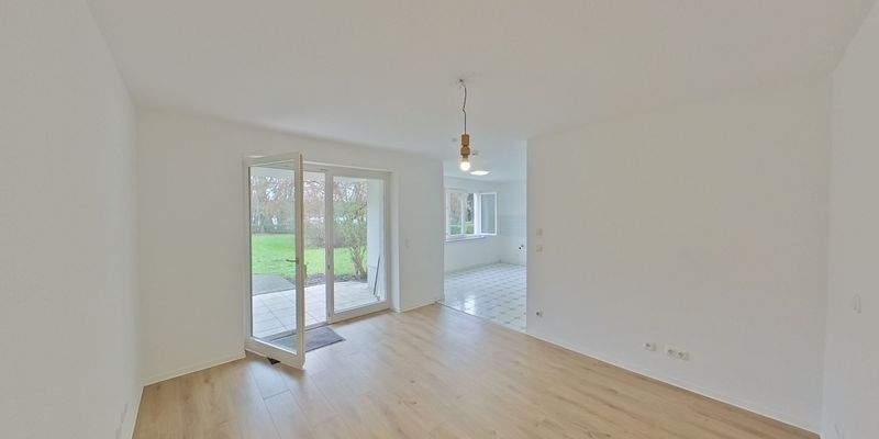 Wohnzimmer : Balkon : Küche 