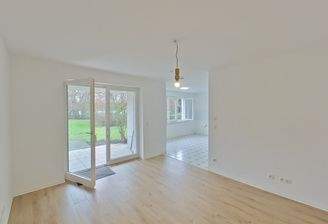 Wohnzimmer : Balkon : Küche 