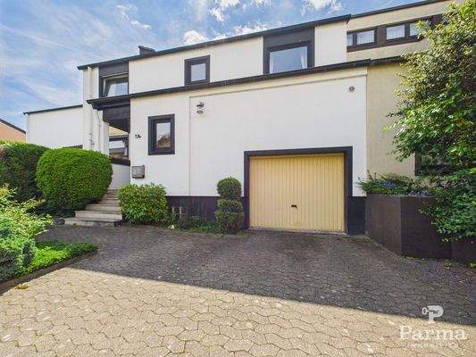 1b. Eingangsseite mit Garage