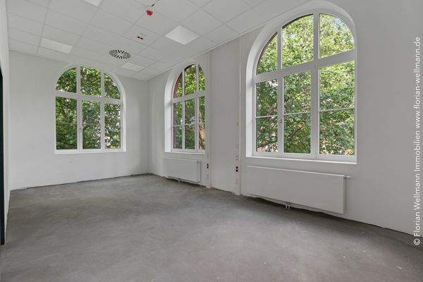 Konferenzraum oder Großraumbüro im 2. Obergeschoss