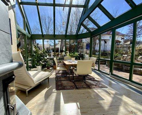 lichtdurchfluteter Wintergarten