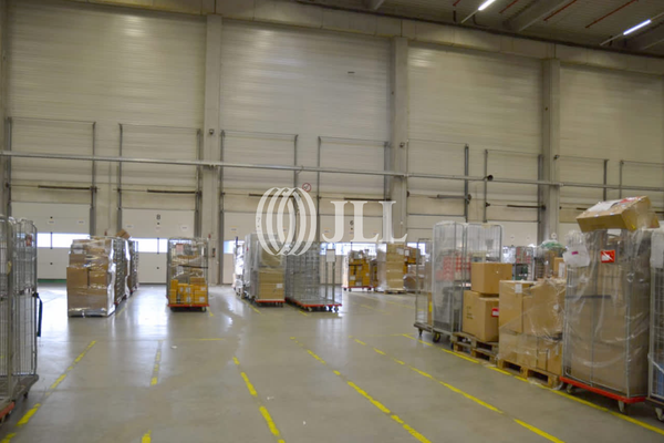 Innenansicht Halle - JLL