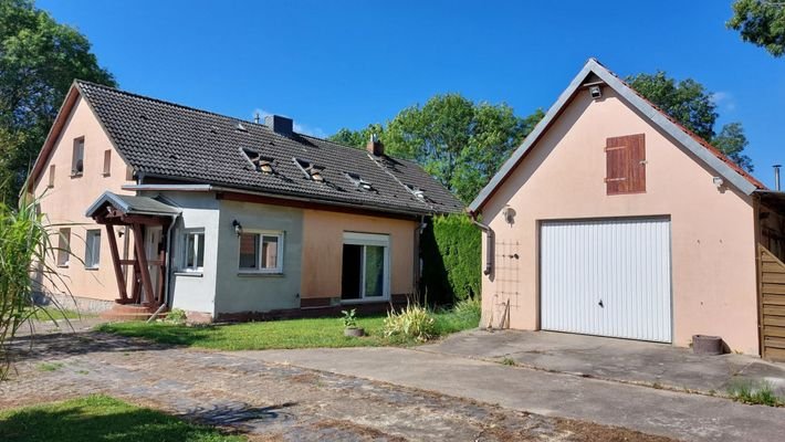 Haus und Garage