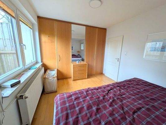 Begeh- und beheizbarer Kleiderschrank EG