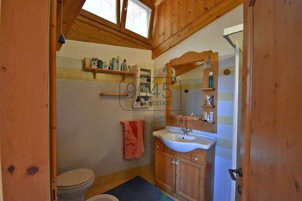 Exklusive Villa mit Panoramablick und großem Grundstück – Ala