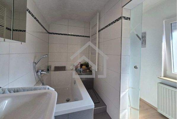 Badezimmer OG - VH (XXL-Wanne)