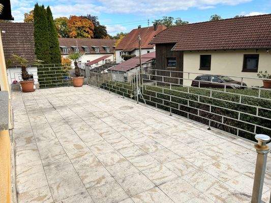 sonnig gelegene Terrasse