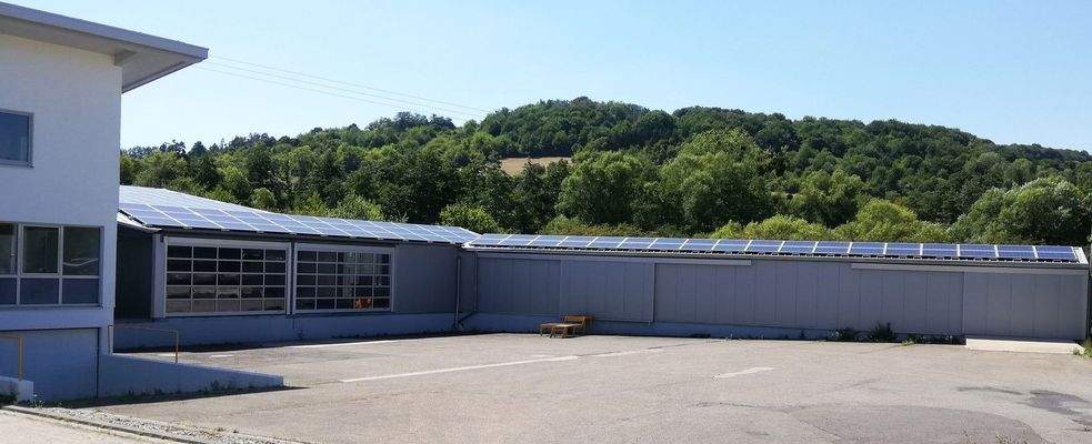 H Ost mit Parkplatz + 3 Tore