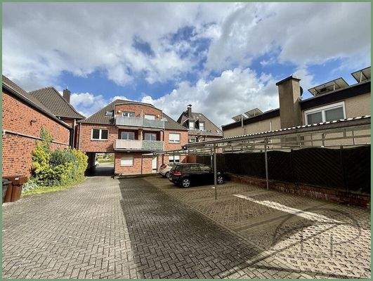 Rückansicht & Stellplätze