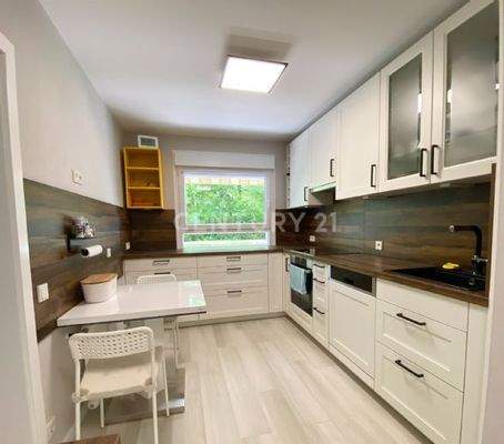 Küche mit Blick ins Grüne