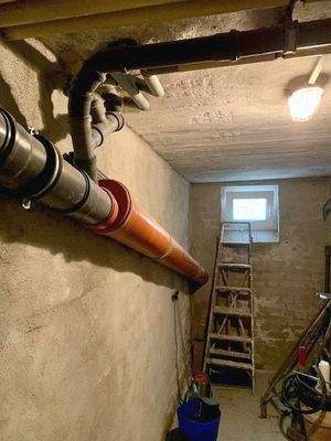 Keller Abwasserleitung