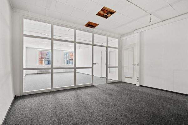 Raumansicht 3 - geteilter Bereich mit Glasabtrennung