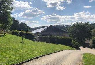 Außenansicht mit PV