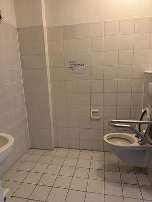 Behinderten-WC